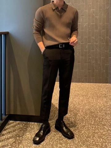 Áo polo dệt kim phối quần âu và thắt lưng da