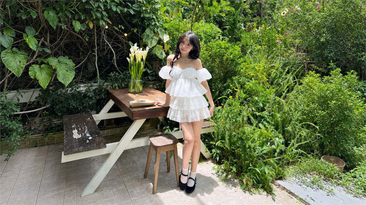 Chọn chân váy xếp tầng ngắn có số tầng vừa phải để dễ mặc hằng ngày