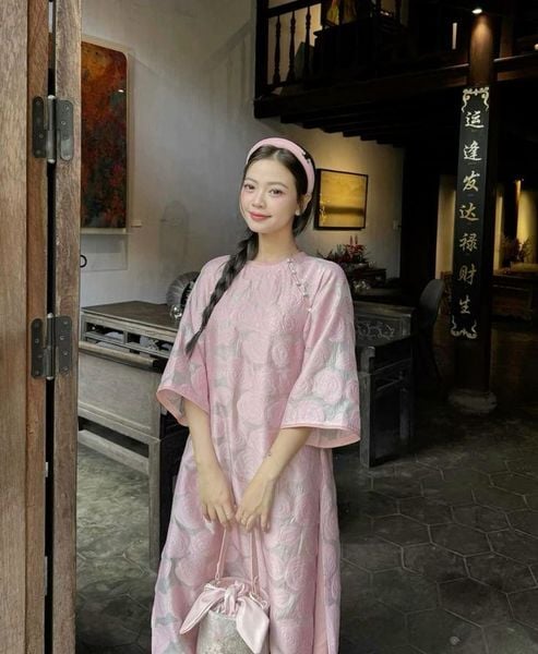 Mặc áo dài đi giày gì - Trang sức