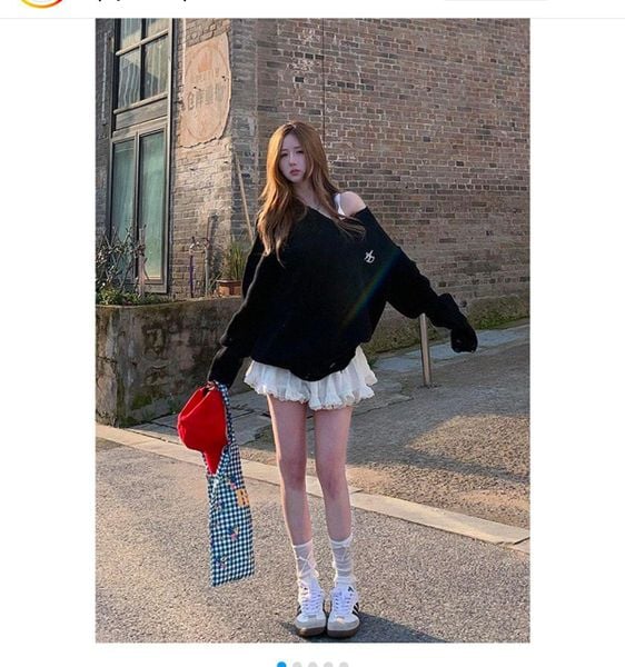 Áo trễ vai mix cùng chân váy mini chữ A