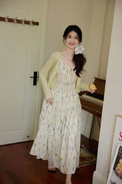 Outfit đi dã ngoại nữ mùa hè - Váy midi hoa nhí phối cardigan