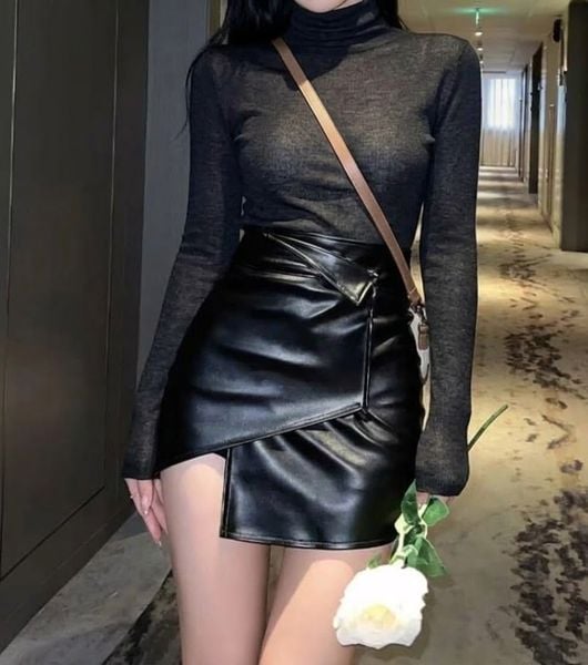 Outfit đi đám cưới cho nữ - Áo cổ lọ mỏng + chân váy da