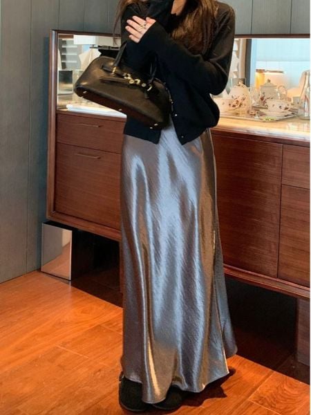 Outfit đi đám cưới cho nữ - Áo len mảnh + chân váy satin