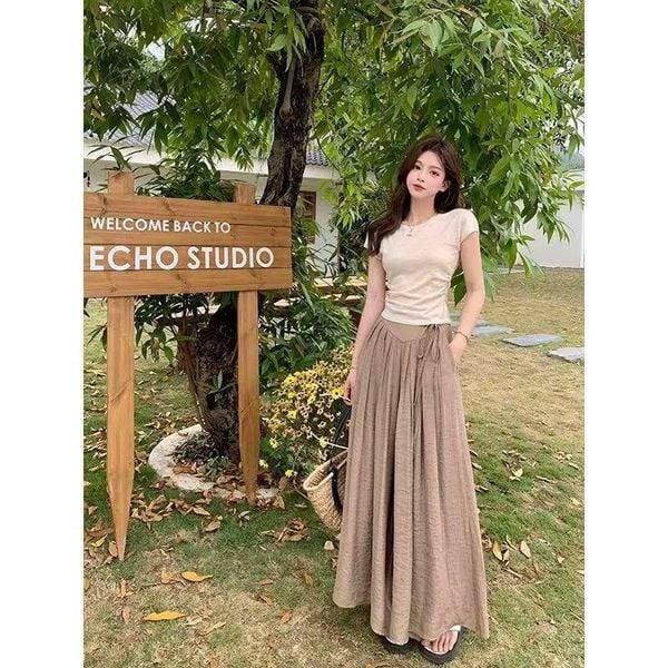 Outfit đi đám cưới cho nữ - Áo croptop kín đáo + chân váy dài cạp cao