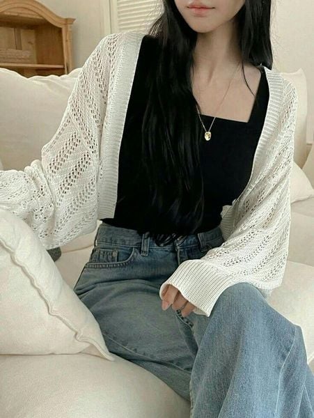 Outfit đi Tà Xùa - Blouse cổ vuông kết hợp với quần suông và giày Mary Jane