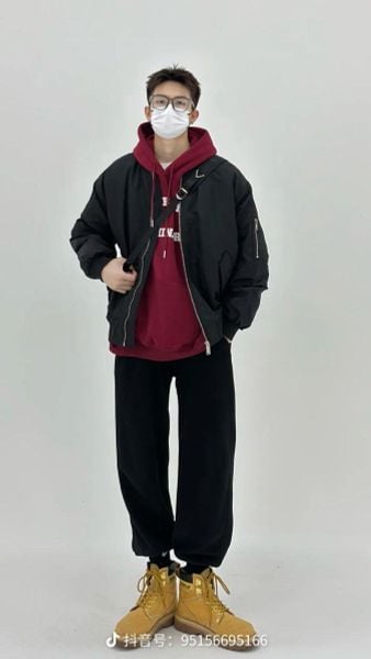 Outfit đi Tà Xùa - Áo khoác overshirt kết hợp với quần nỉ và boots da lộn