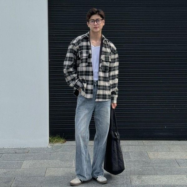 Outfit đi Tà Xùa - Sơ mi flannel đi cùng quần jeans ống đứng và giày da mềm