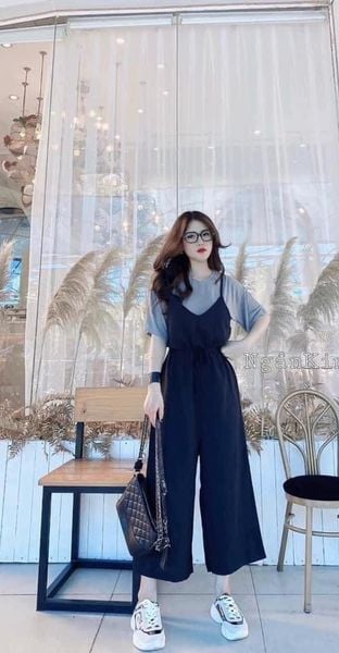 Phối đồ với túi xách - Jumpsuit trơn + túi top-handle cứng cáp