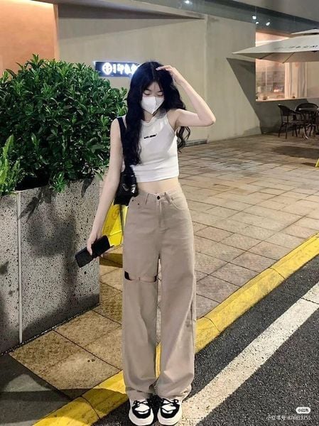Phối đồ với túi xách - Áo croptop kín + quần cạp cao + mini bag