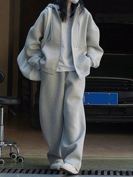 Phối đồ với túi xách - Áo hoodie + quần jogger + crossbody thể thao