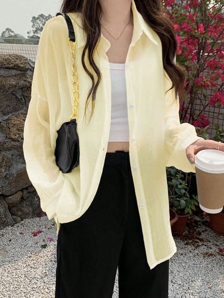 Phối đồ với túi xách - Áo hai dây + sơ mi khoác ngoài + túi kẹp nách