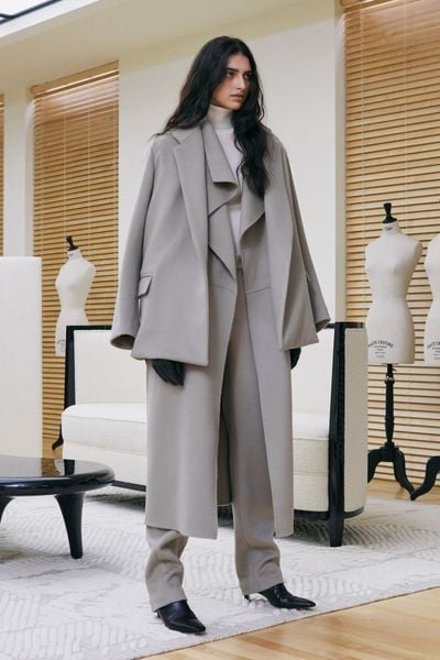 Quiet Luxury với brand Toteme