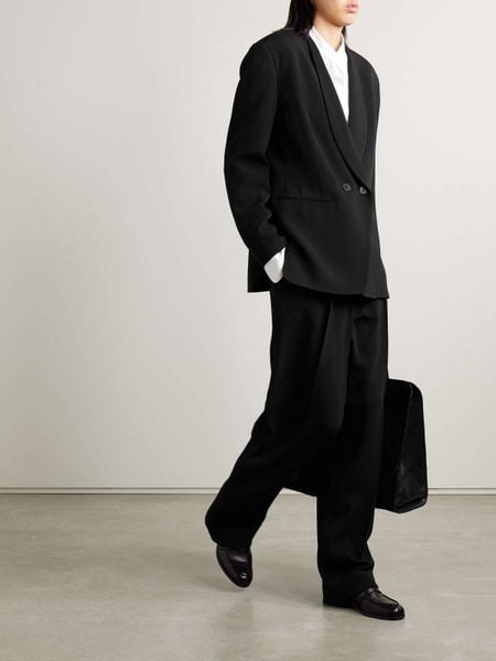 Quiet Luxury với trench coat Max Mara