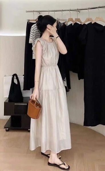 Đầm suông có đường chiết eo tinh tế