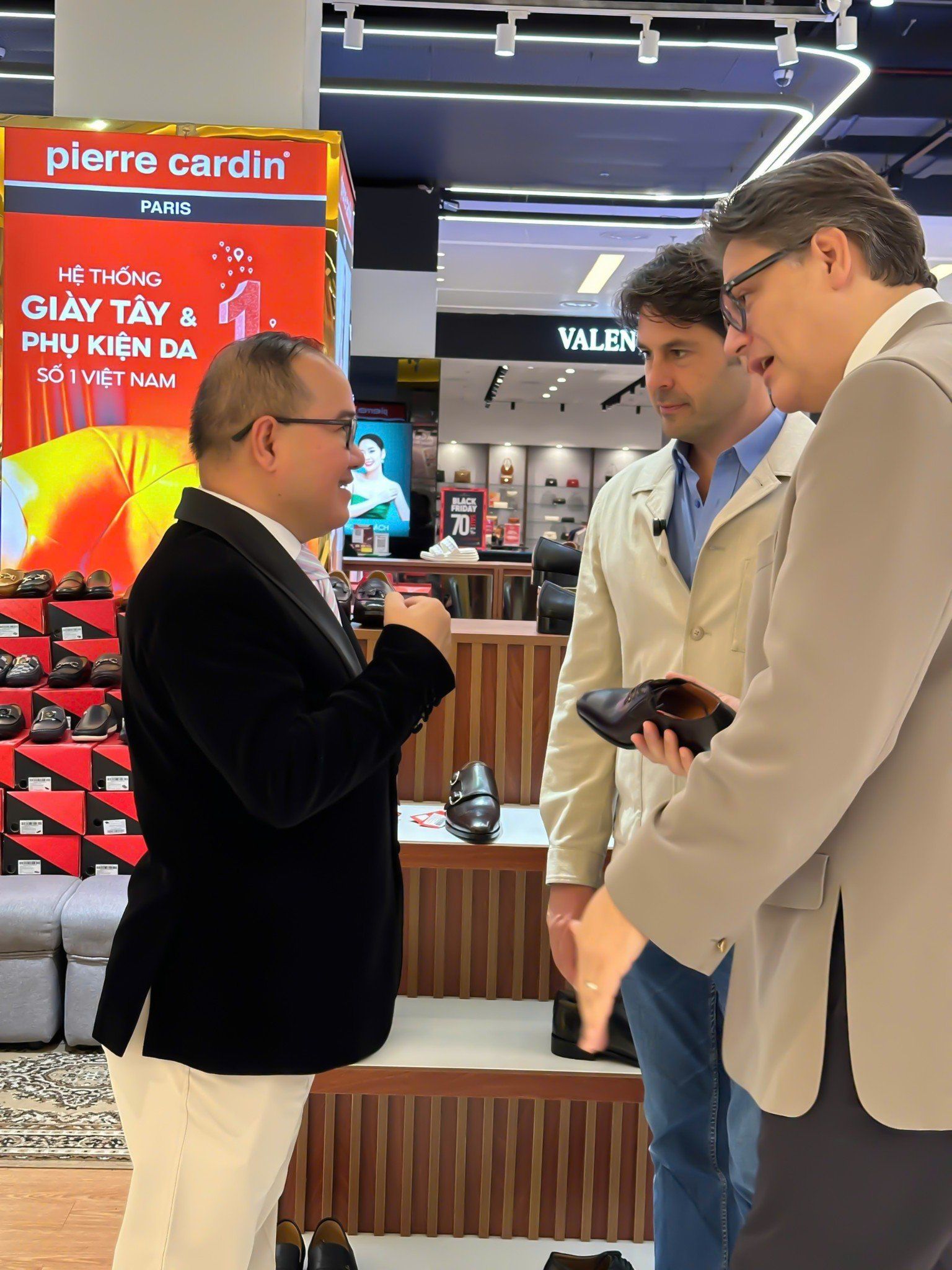 Pierre Cardin Paris Vietnam | Câu Chuyện Duyên Nợ Pierre Cardin