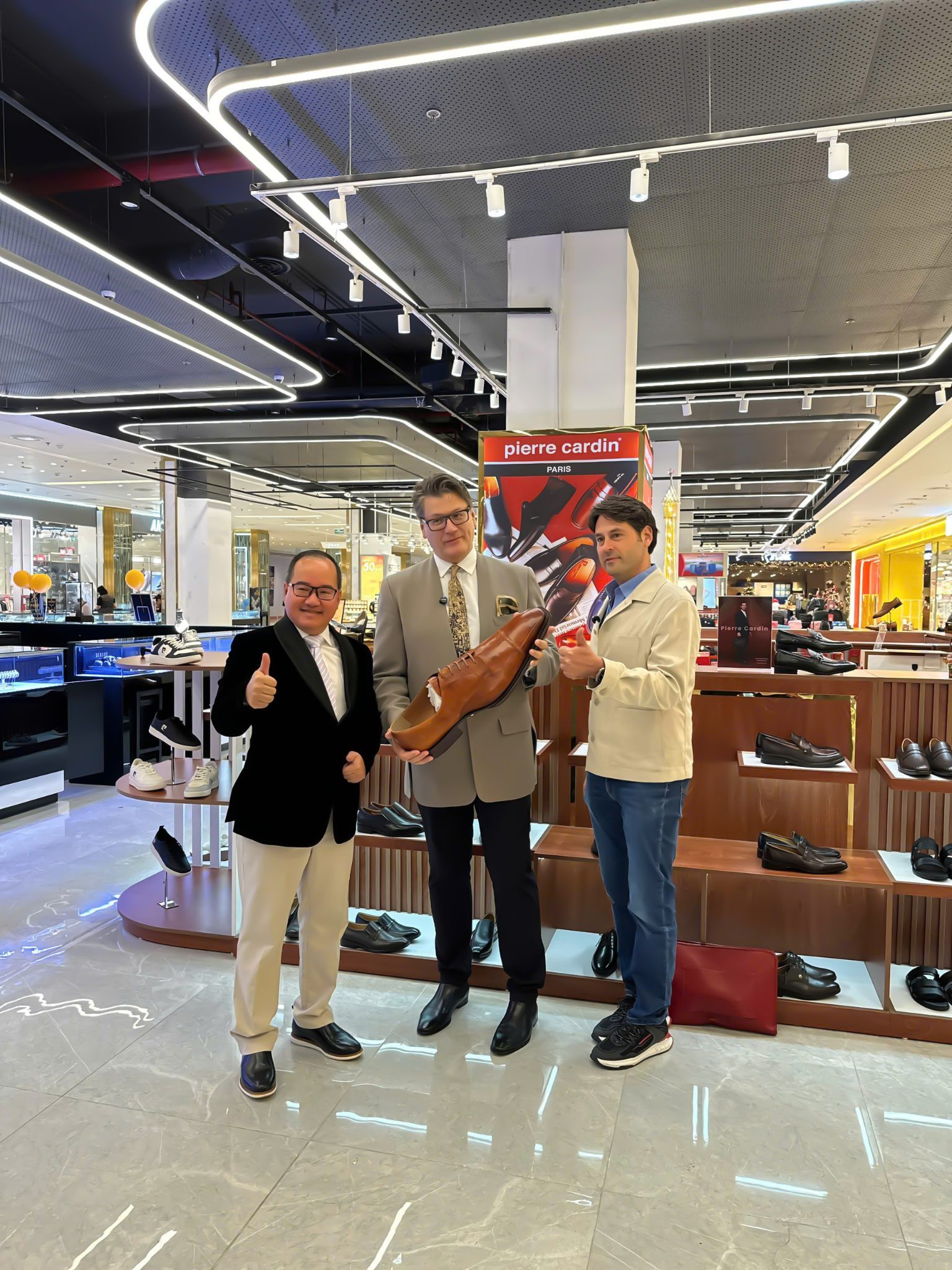 Pierre Cardin Paris Vietnam | Câu Chuyện Duyên Nợ Pierre Cardin