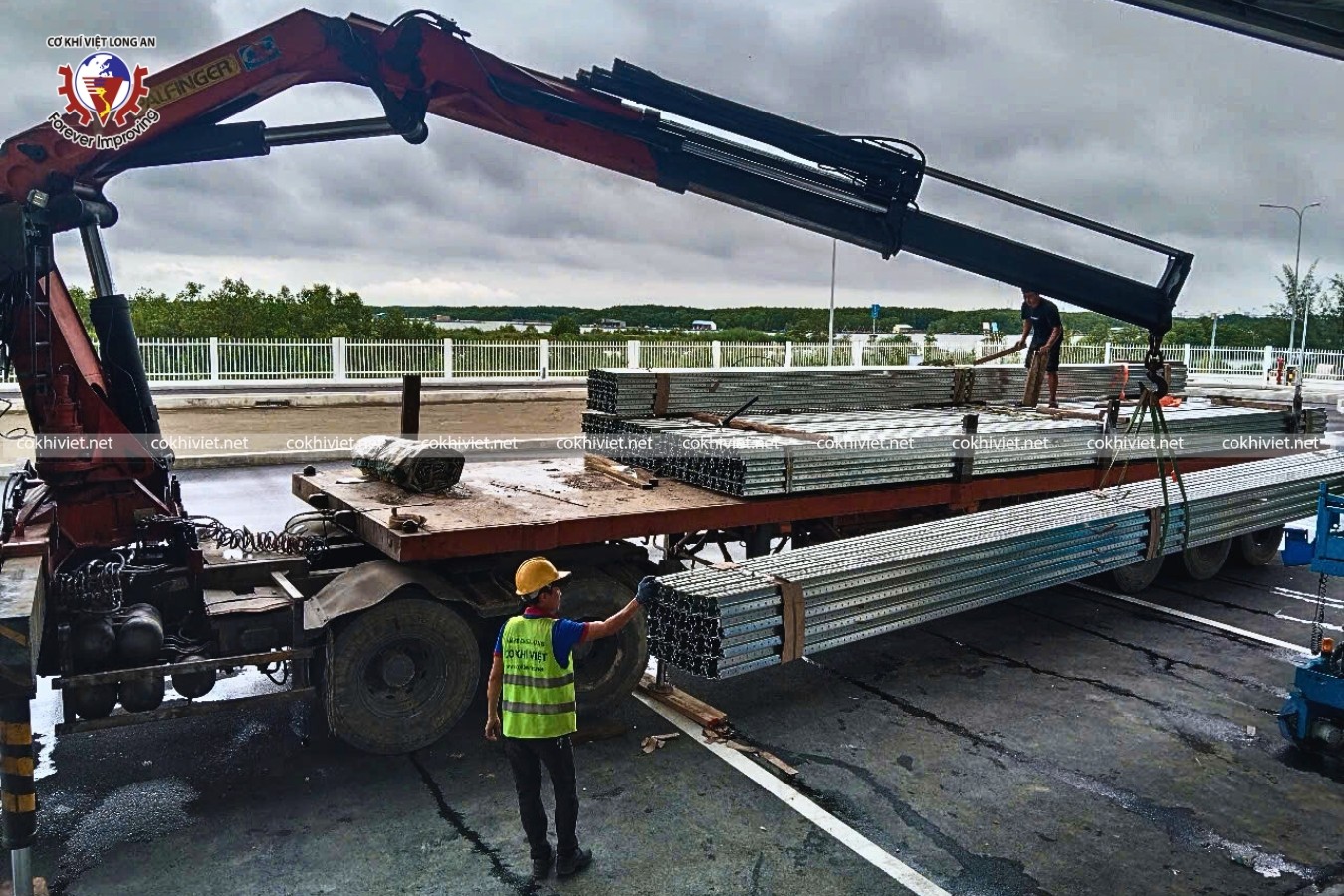 Quá trình lắp đặt kệ selective ngành logistics