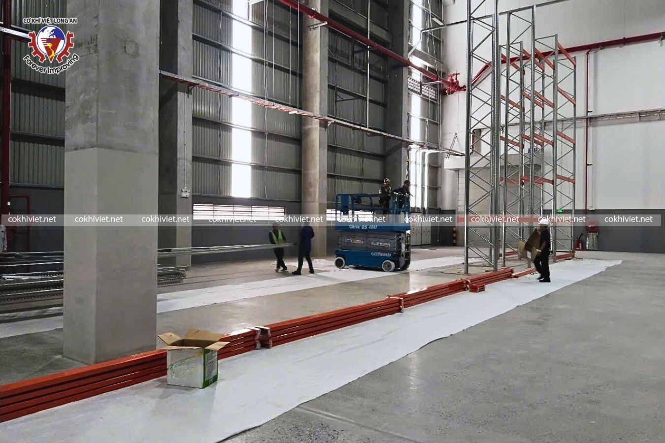 Quá trình lắp đặt kệ selective ngành logistics