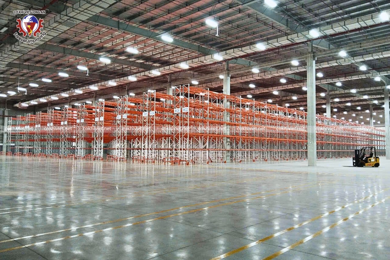 Quá trình lắp đặt kệ selective ngành logistics
