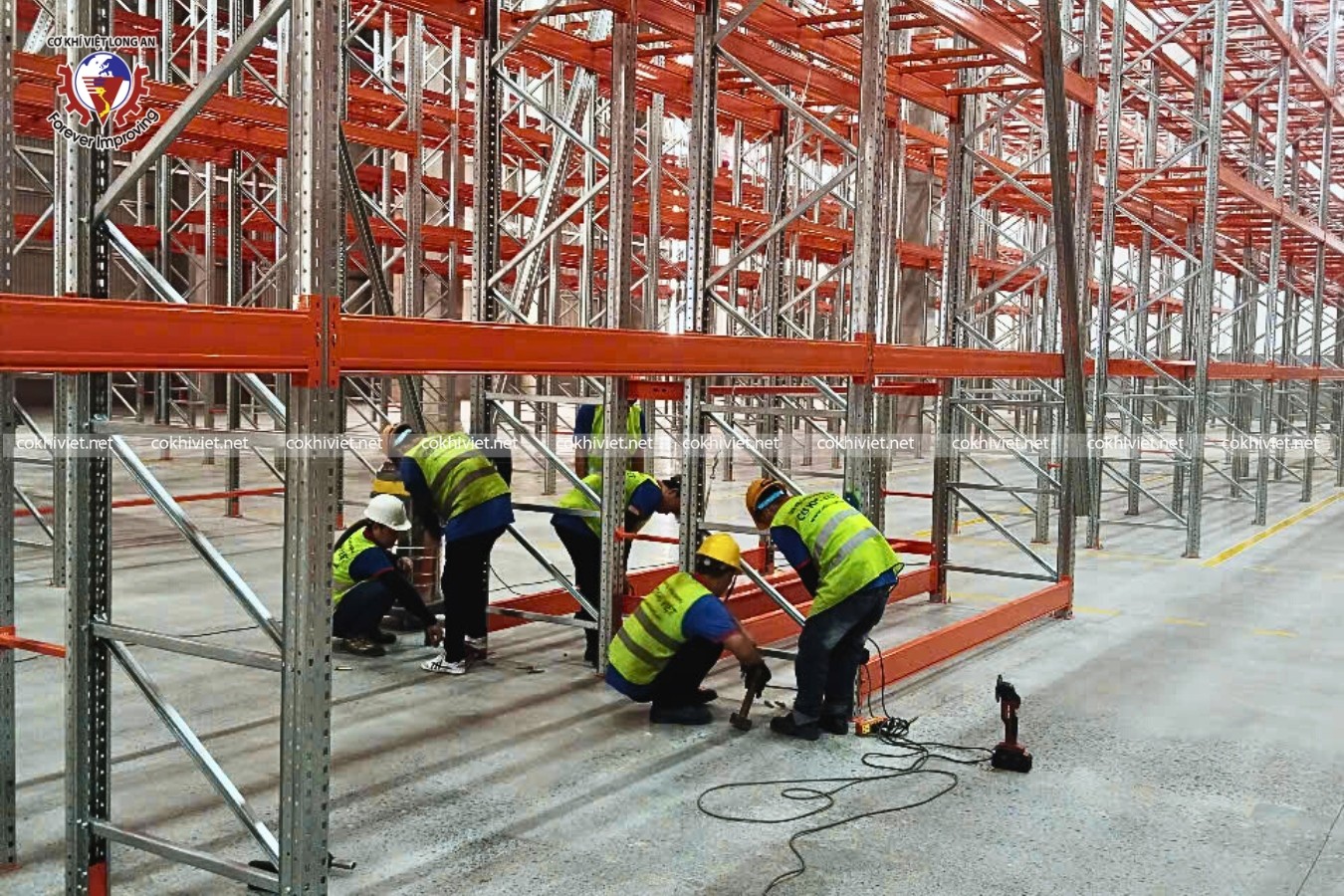 Quá trình lắp đặt kệ selective ngành logistics