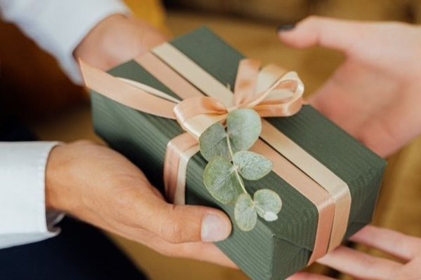 20/11 nên tặng quà gì
