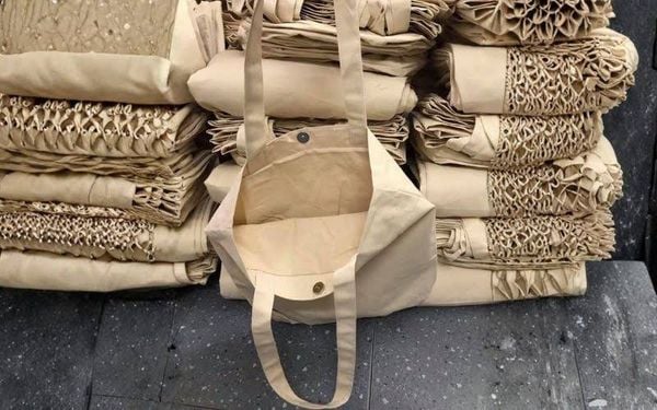 Màu khóa cũng quan trọng như màu túi