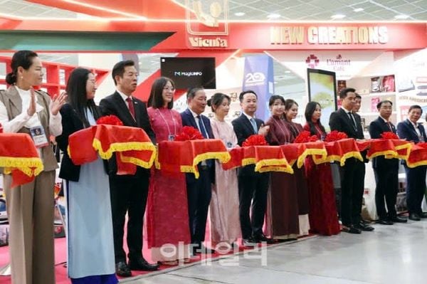 Lễ cắt băng khai mạc Gian hàng Quốc gia Việt Nam tại Coffee Expo Seoul 2026