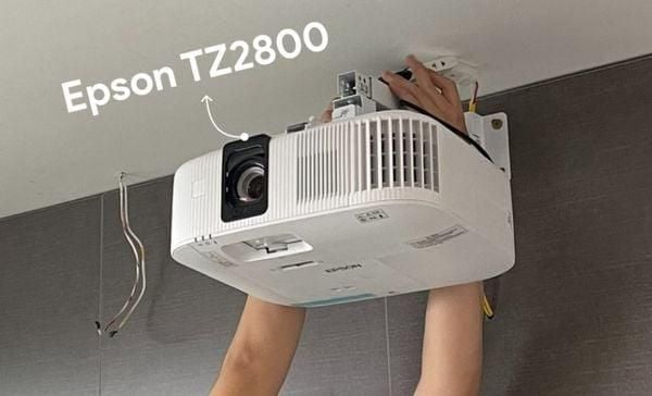 Máy chiếu Epson CH-TZ2800