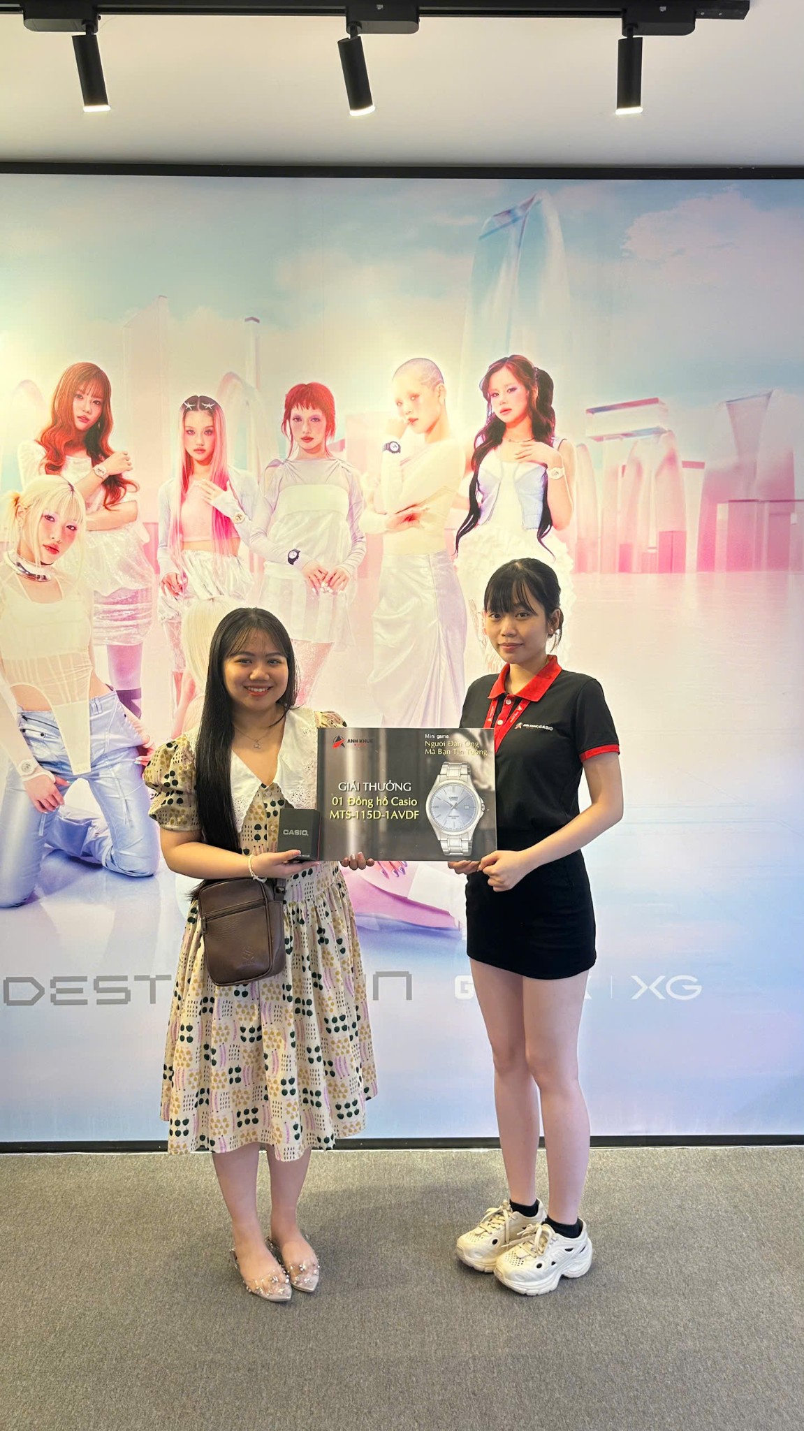Trao giải cho người thắng cuộc mini game tại Casio Flagship Store ngày 11.10.2025