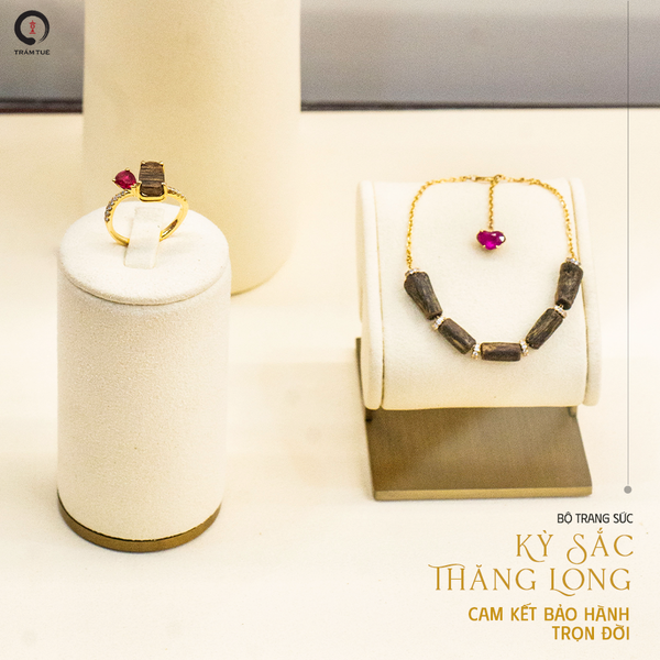 Nhẫn Kỳ Nam Ruby thiết kế tối giản, sang trọng