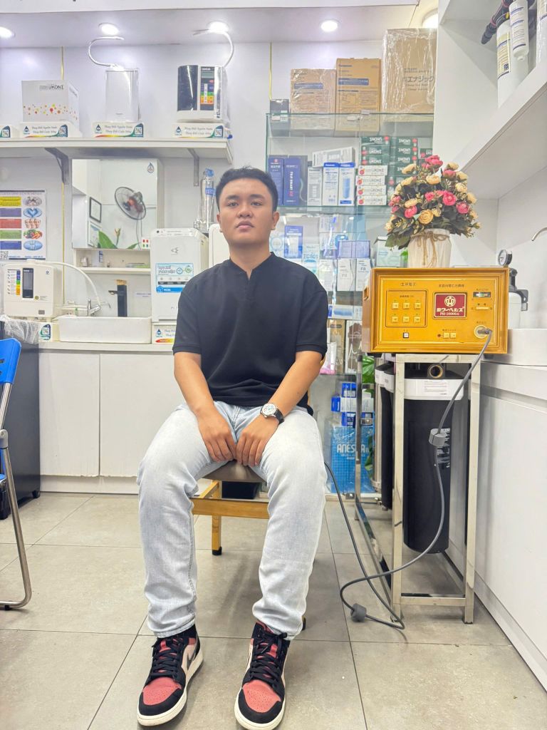 Khách hàng dùng thử máy xung điện trị liệu nhật bản 3