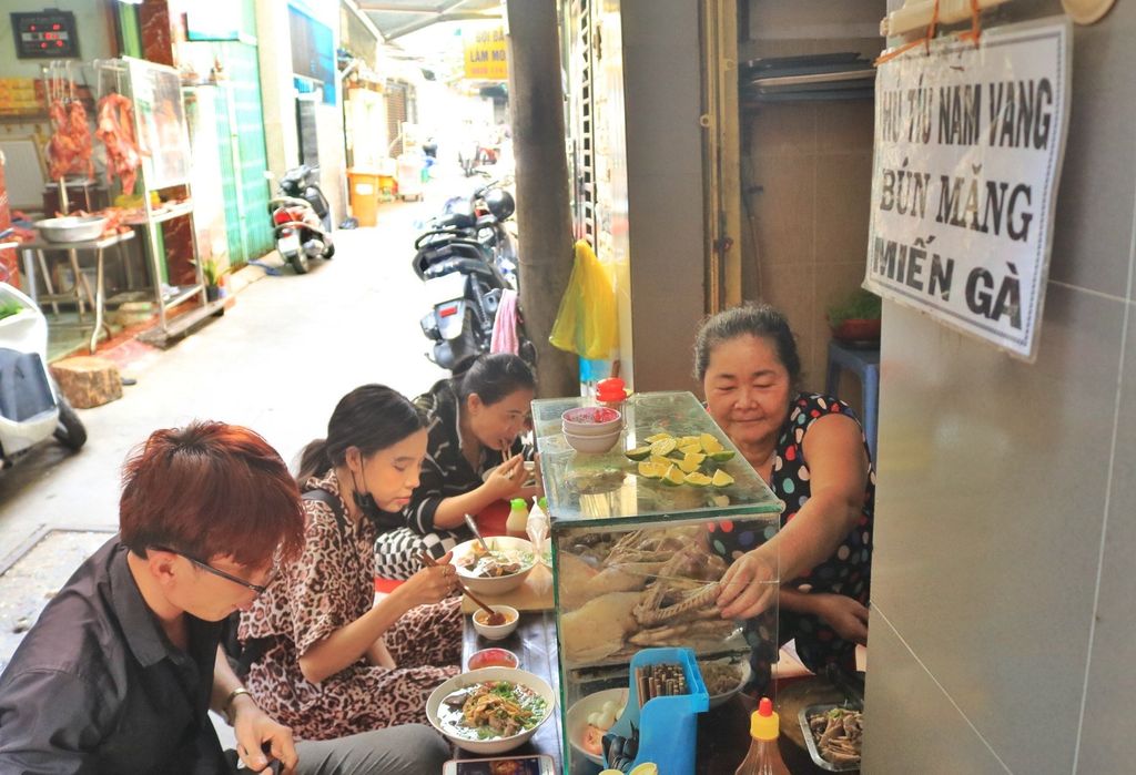 6-an-sang-duong-pho-dac-trung-tai-Viet-Nam