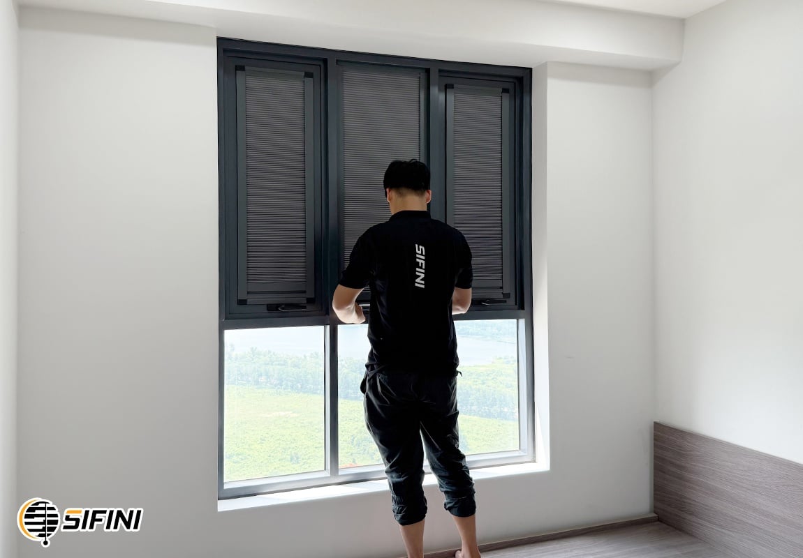 Rèm tổ ong gắn kính