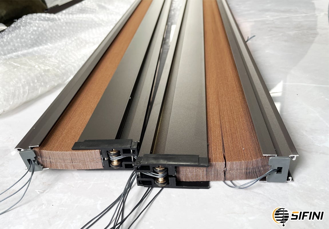 Rèm tổ ong gắn kính