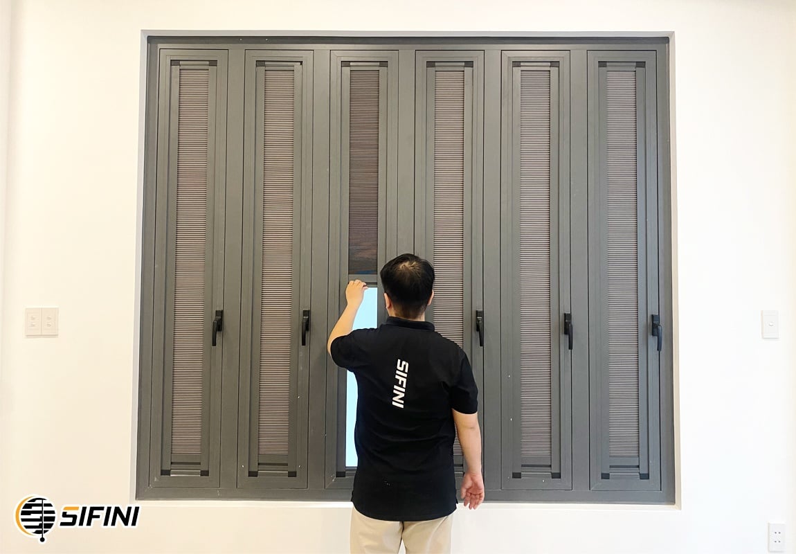 Rèm tổ ong gắn kính