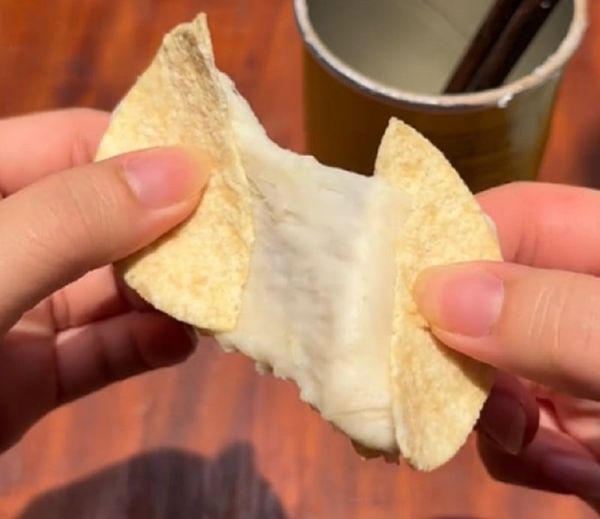 snack khoai tây Lay's ống vị Phô Mai Cheddar