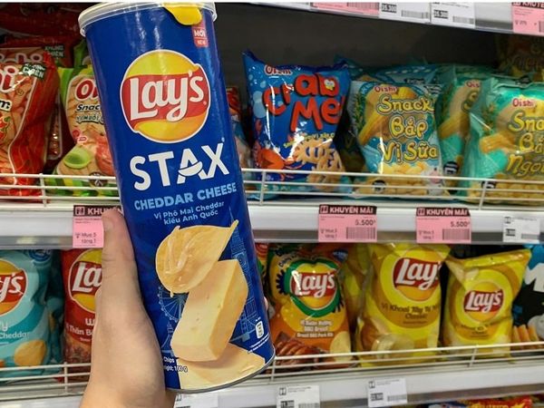 Lay's khoai tây ống vị Phô Mai Cheddar kiểu Anh Quốc