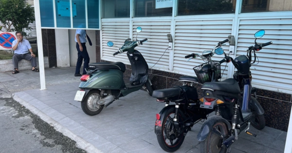 sạc xe dưới mái che
