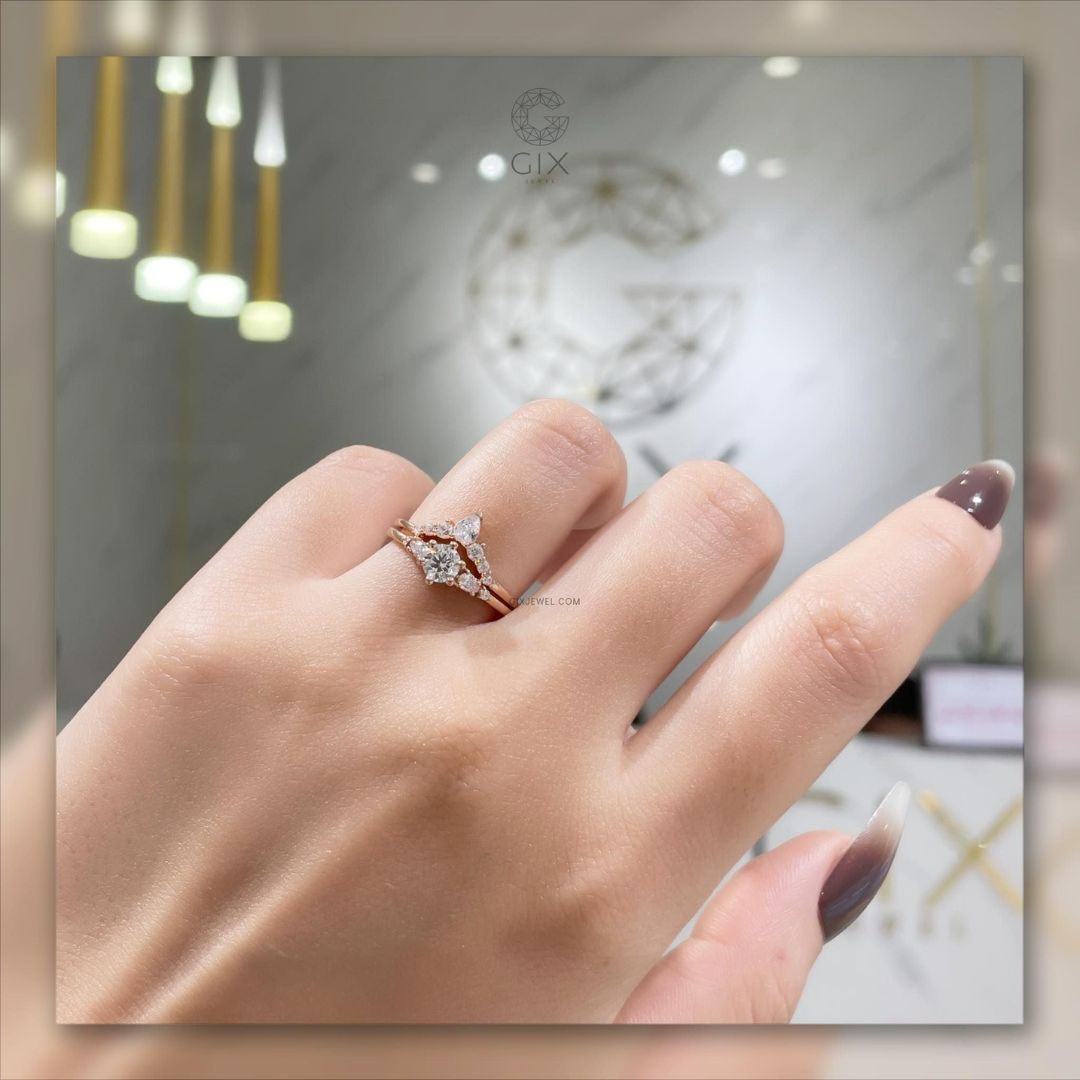 nen-mua-nhan-cau-hon-kim-cuong-hay-moissanite