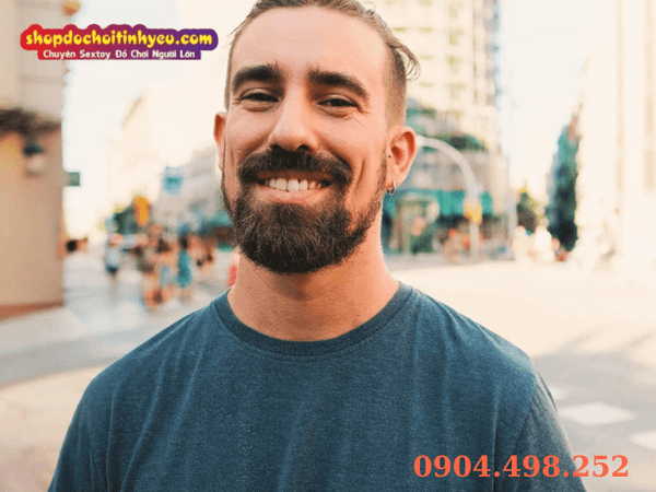 Tại sao đàn ông mọc lông bụng? Khoa học giải mã