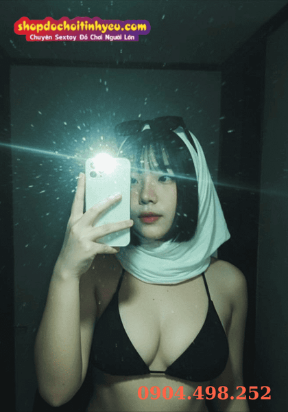 Gái xinh vú bự mặc bikini