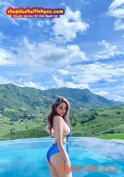 Gái xinh dạng háng