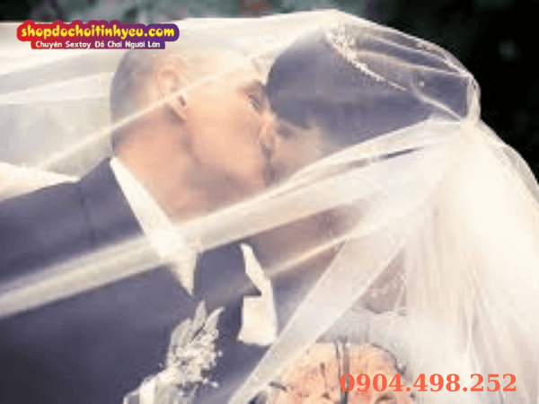 Nghệ thuật hôn kiểu Nhật sự kết hợp giữa tinh tế và cuồng nhiệt