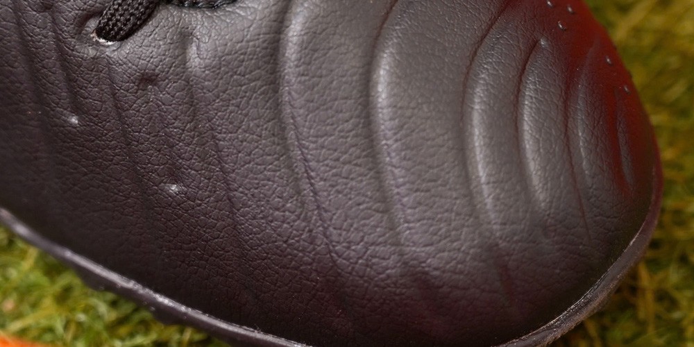 Vì sao nike lại làm tiempo 10 form ôm chân hơn so với các thế hệ trước?