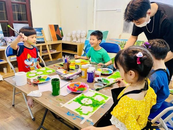 cho trẻ học lớp năng khiếu vào mùa hè