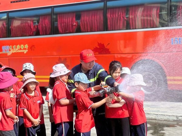 Việc tham gia các câu lạc bộ sinh hoạt hè cho trẻ giúp rèn luyện kỹ năng sống