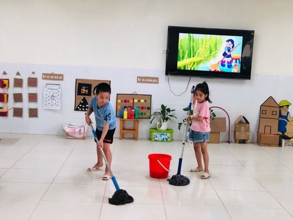 Hướng dẫn bé làm việc nhà cơ bản vào mùa hè