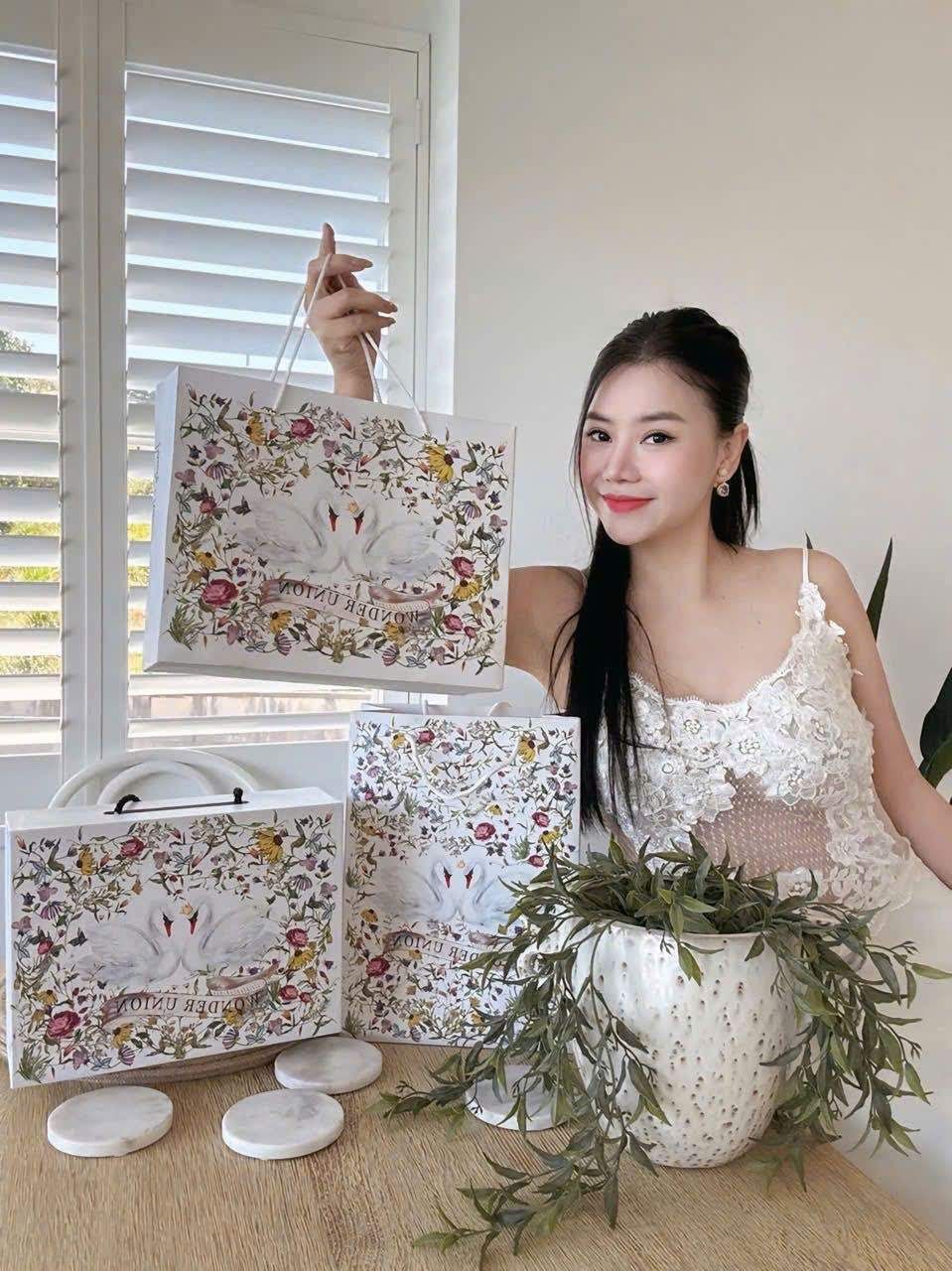 Chọn quà 20/10 cho bạn gái như thế nào?