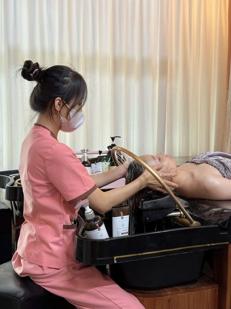 Các bộ dầu gội xả sạch gàu của Weilaiya được ưa chuộng tại các spa cao cấp