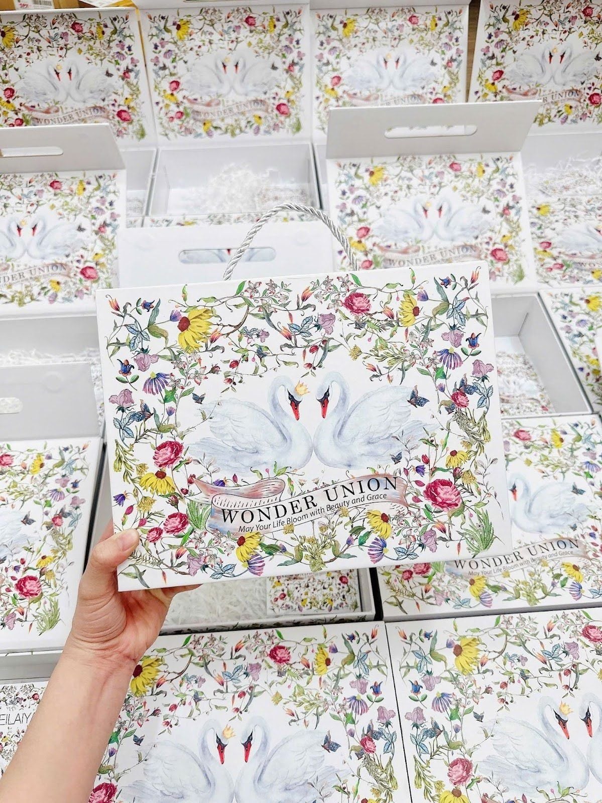 Hộp quà cao cấp Weilaiya mix đa dạng các sản phẩm chăm sóc tóc và cơ thể